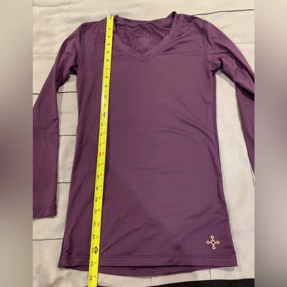 Tommie Copper long sleeve v neck - Picture 4 of 5